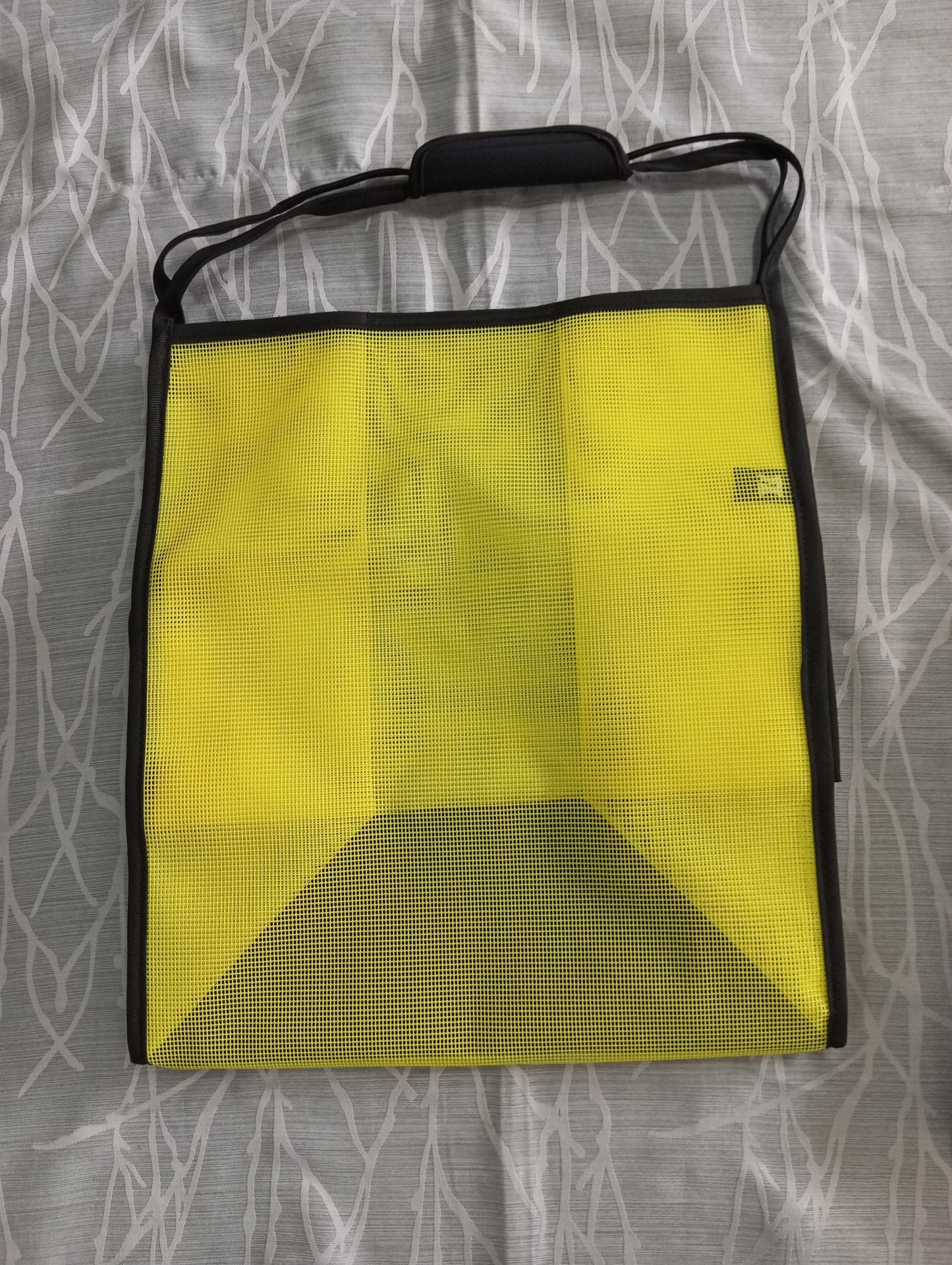 LC MESH TOTE BAG