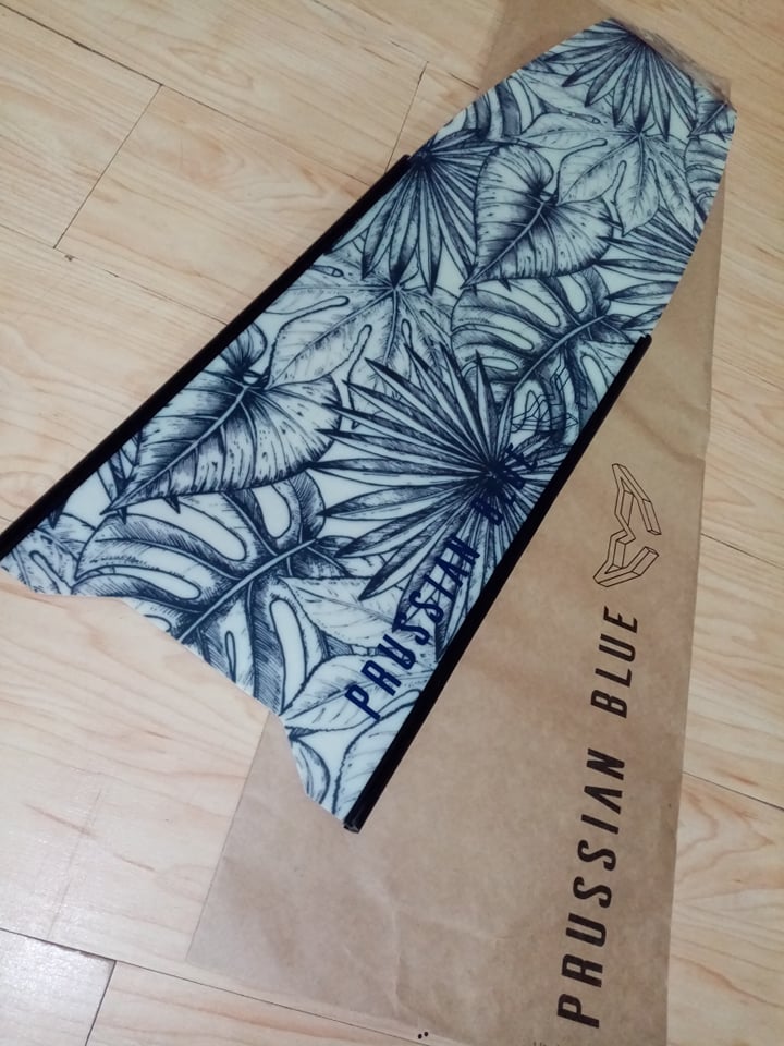 PRUSSIAN BLUE FIBERGLASS FIN BLADE