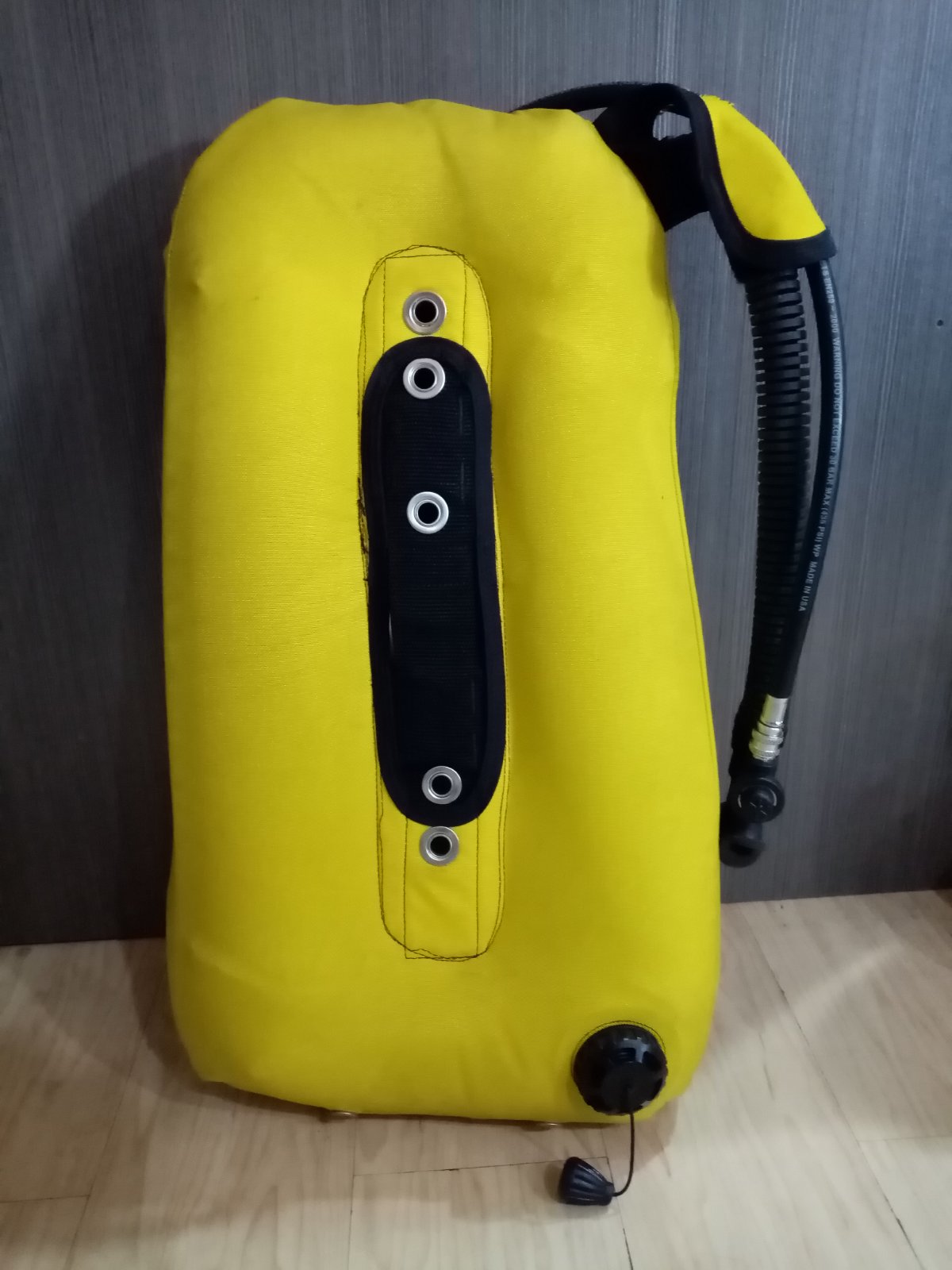 OXYCHEQ MACH V 30# WING YELLOW (DISPLAY ITEM)