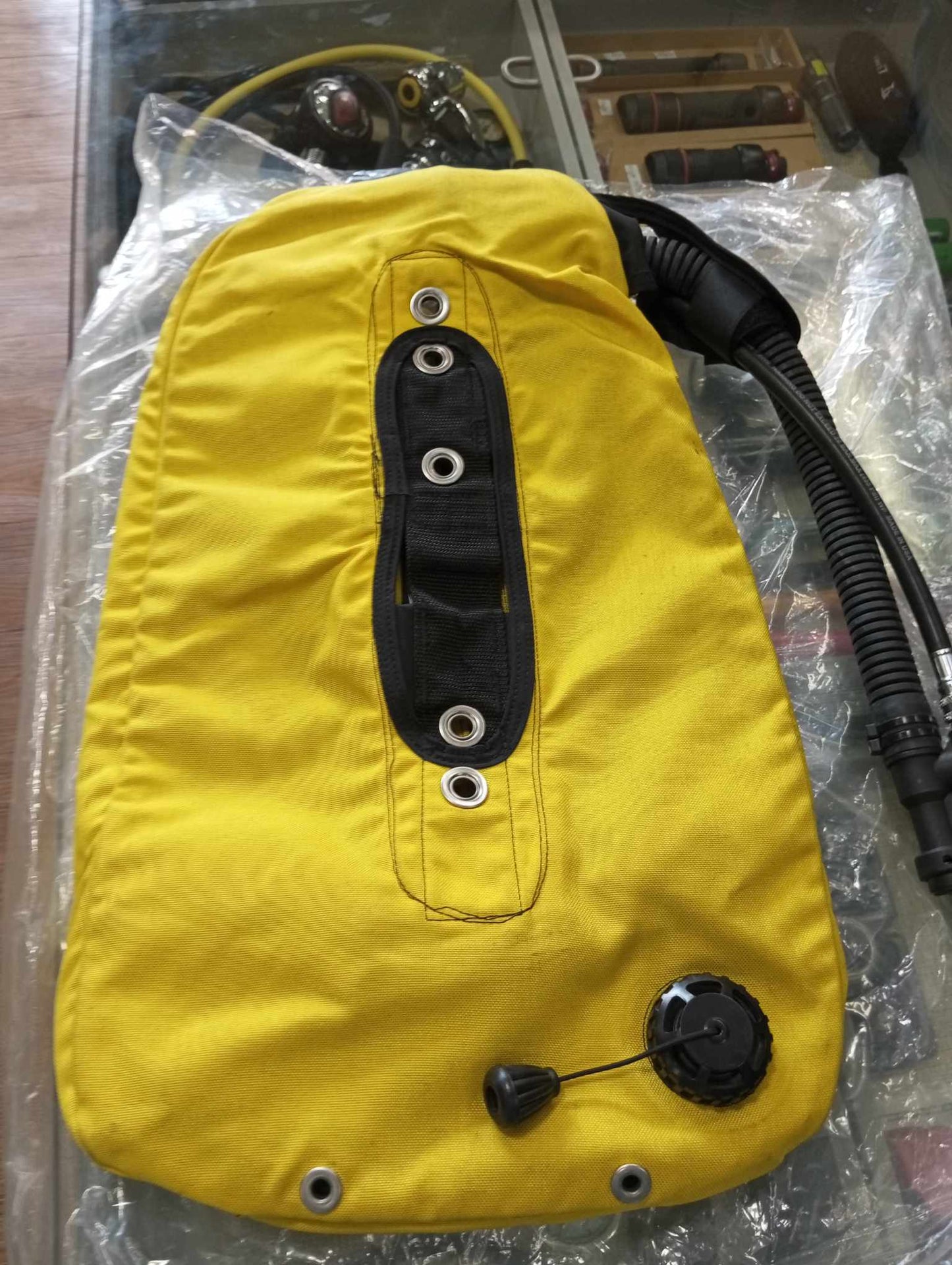 OXYCHEQ MACH V 30# WING YELLOW (DISPLAY ITEM)