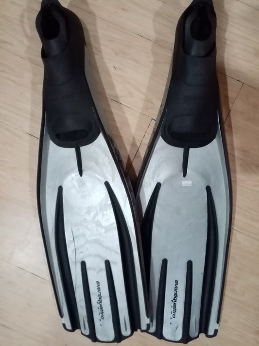 PRE-OWNED MARES AVANTIQUATTRO POWER FINS 44/45